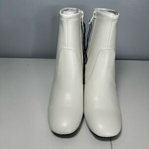 Madden NYC Women's Side Zip Heeled Bootie, Size 7